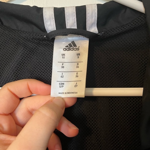Adidas Wind Breaker - Picture 3 of 3